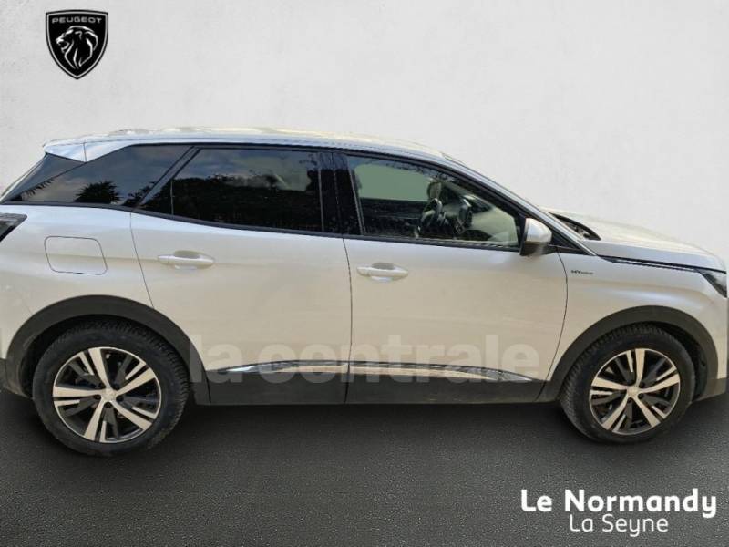 PEUGEOT 3008 II (2) 1.6 HYBRID 225 ALLURE E-EAT8